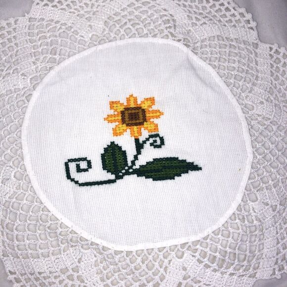 2- Vintage Embroidered Sunflower Crocheted doily  White 13” round CUTE!! - Picture 3 of 8